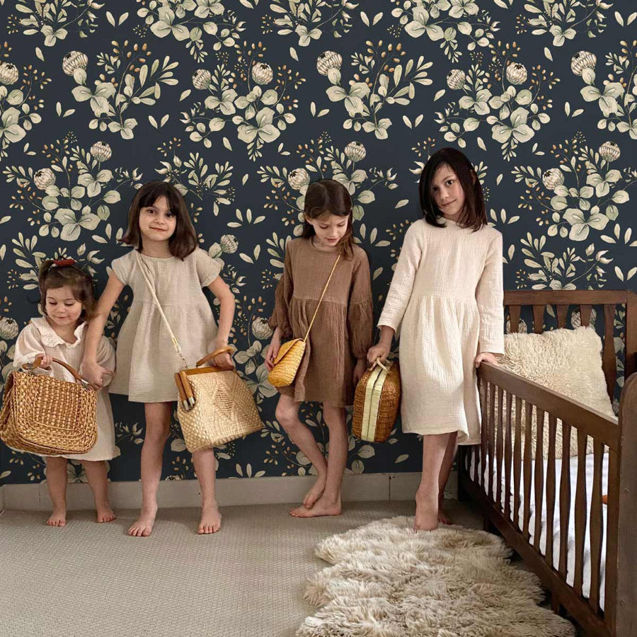 CLOVER Navy Blue Wallpaper / Return to Innocence