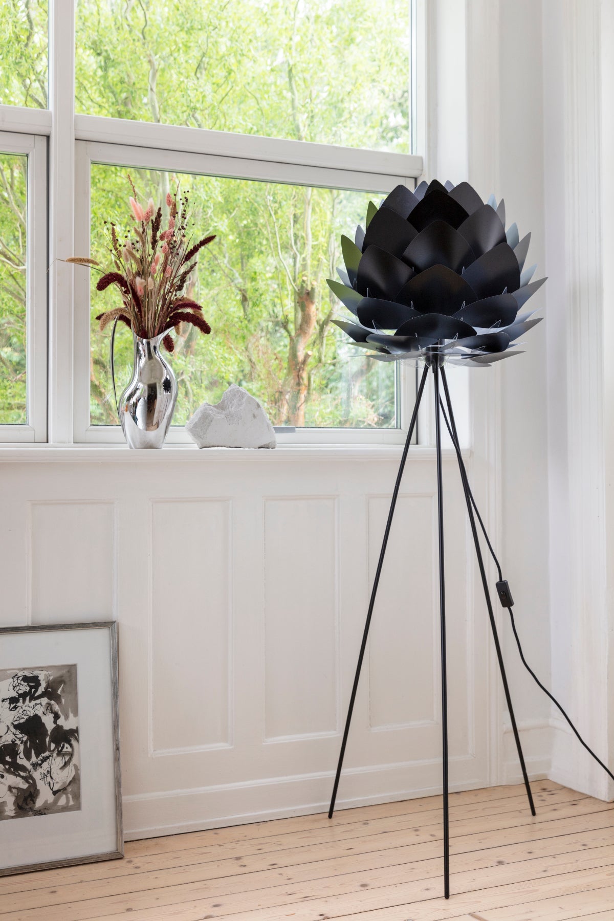 SILVIA Black Floor Lamp